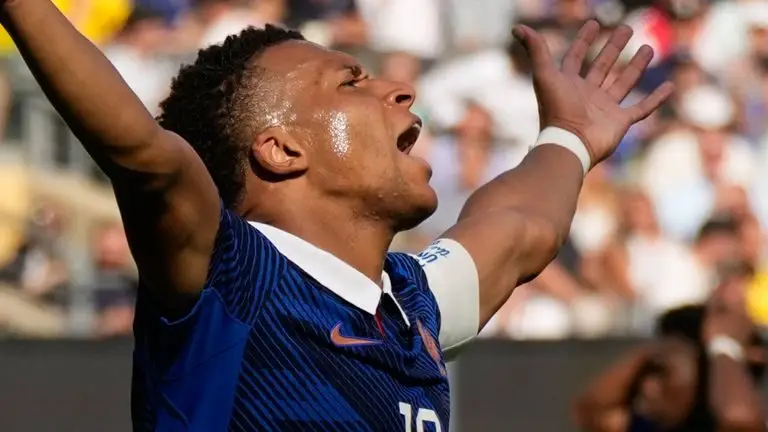 2026年世界杯:法国3-0瑞典 - 基利安·姆巴佩和迈克尔·奥利塞的精彩表现助球队轻松晋级
